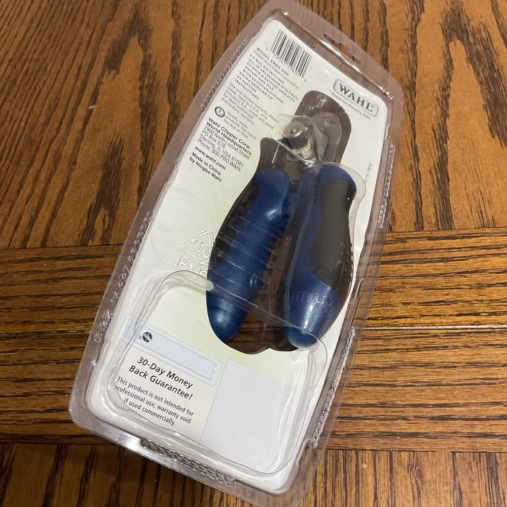 Wahl E-Z Nail Battery Operated Clipper in Black and Blue